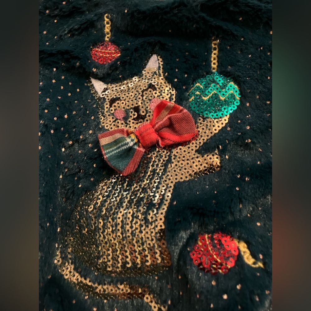 Tahari dark green faux fur cat sweater. Perfect for the holidays.